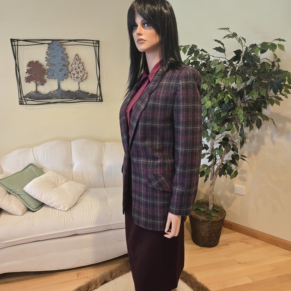 David N Woman's Suit, Jacket/Blazer, Skirt, Size 8 - Picture 2 of 13